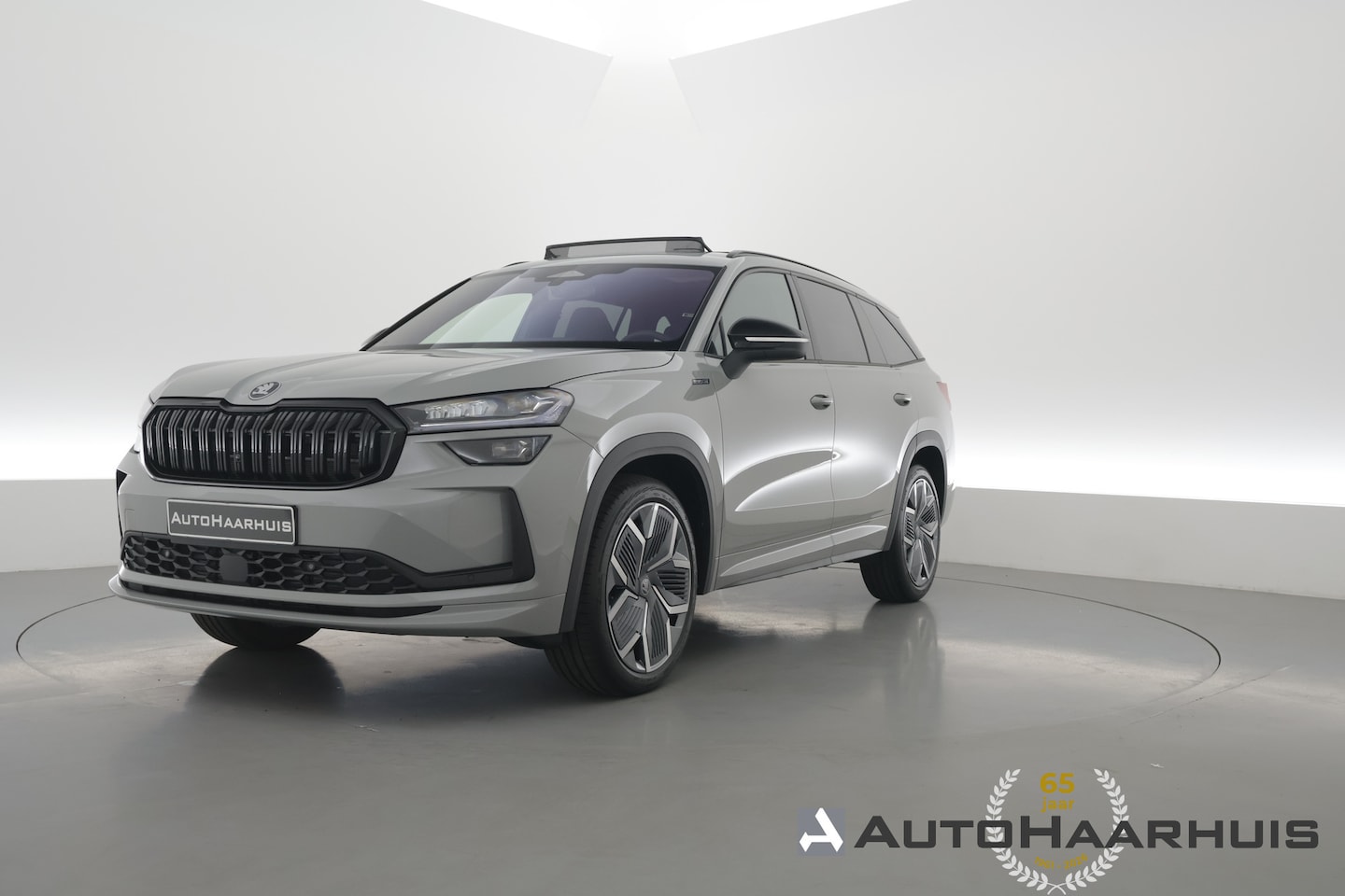 Skoda Kodiaq - 1.5 TSI MHEV Sportline Business 7p | Rijklaar! | S/K-Dak | E-Trekhaak | Memory | Stuur-Sto - AutoWereld.nl