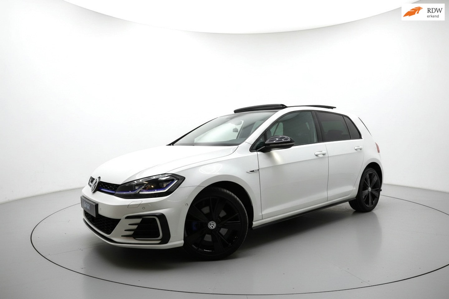 Volkswagen Golf - 7.5 1.4 TSI PHEV GTE FACELIFT PANO ACC NAP - AutoWereld.nl