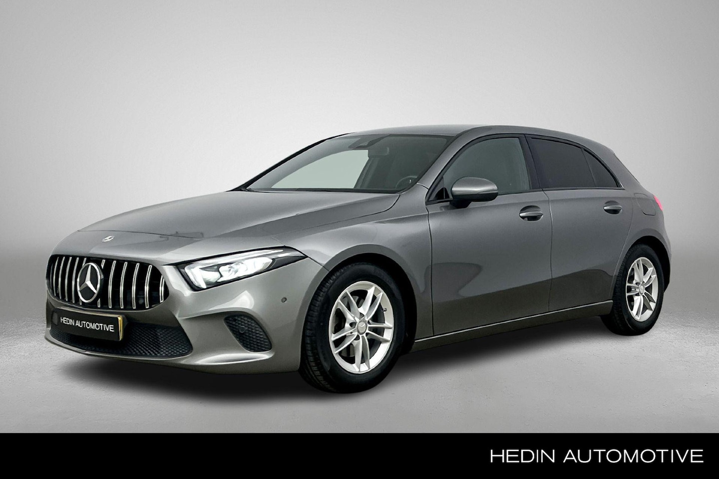 Mercedes-Benz A-klasse - A 180 Automaat Business Solution Luxury | Premium Pakket | Spiegelpakket | Stoelverwarming - AutoWereld.nl