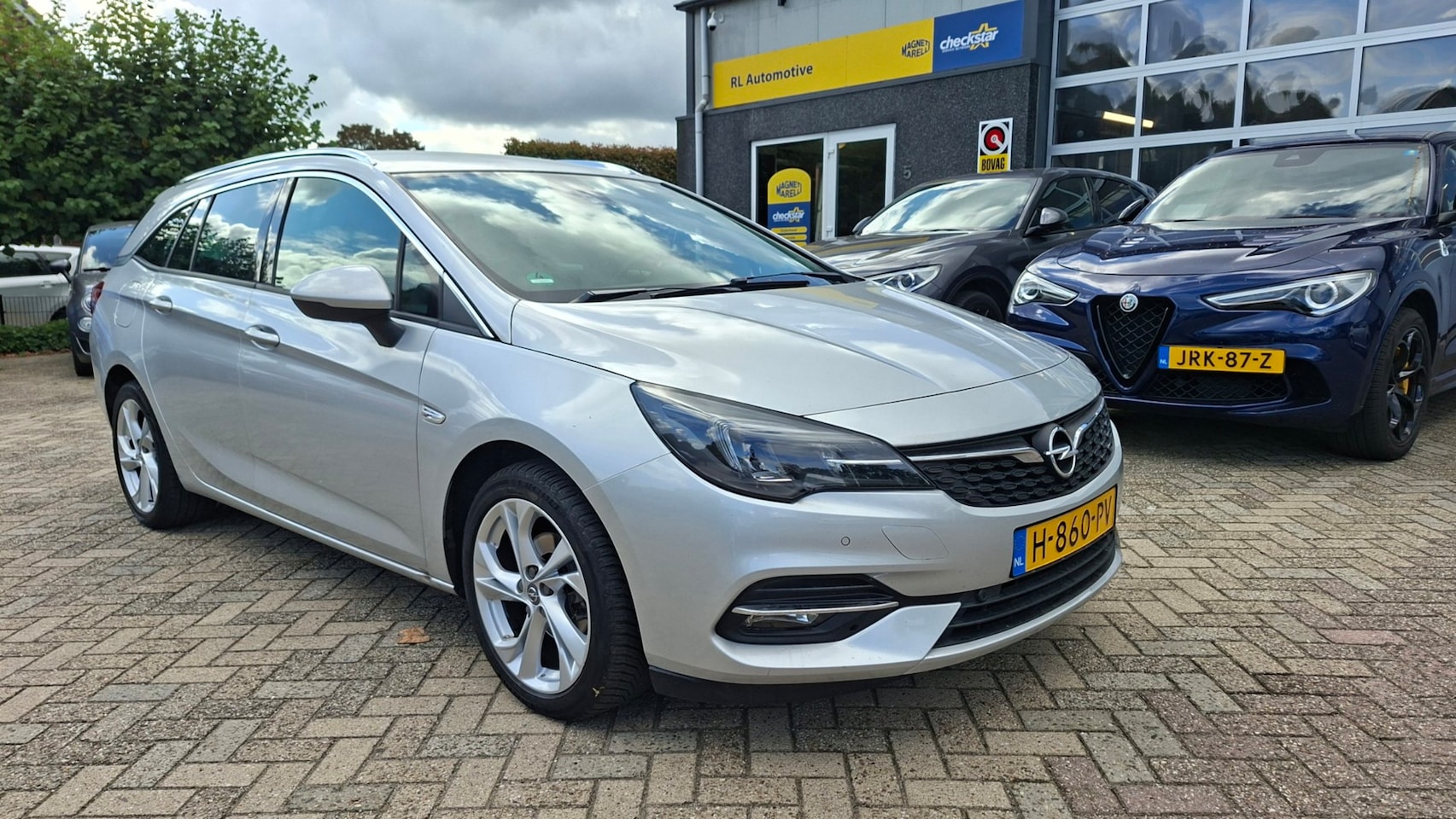 Opel Astra Sports Tourer - 1.2 Edition - Navigatie - Led - Trekhaak - AutoWereld.nl