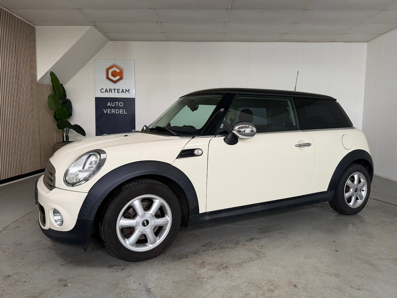 MINI 3-Deurs - 1.6 One Kite White Airco, Navigatie, LMV - AutoWereld.nl