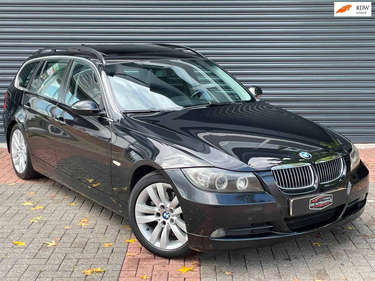 BMW 3-serie Touring - 325i Automaat | Pano | Leder | Navi | Trekhaak - AutoWereld.nl