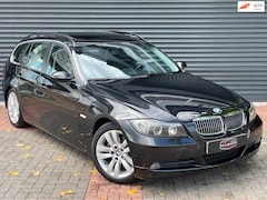 BMW 3-serie Touring - 325i Automaat | Pano | Leder | Navi | Trekhaak
