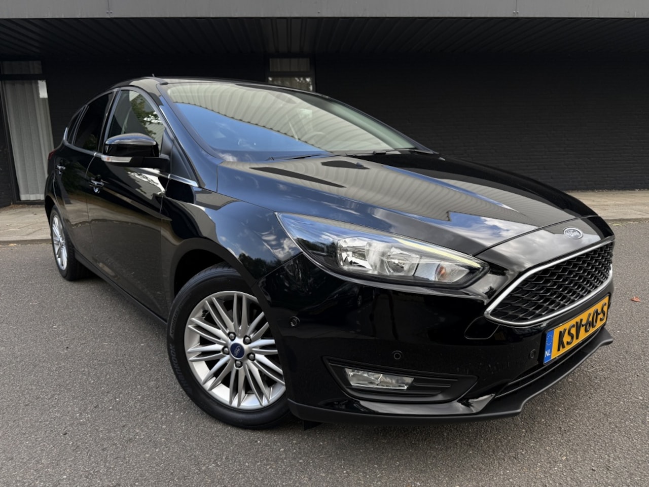 Ford Focus - 1.0 Trend - Apple carplay / Android auto - 71.000km! - - AutoWereld.nl