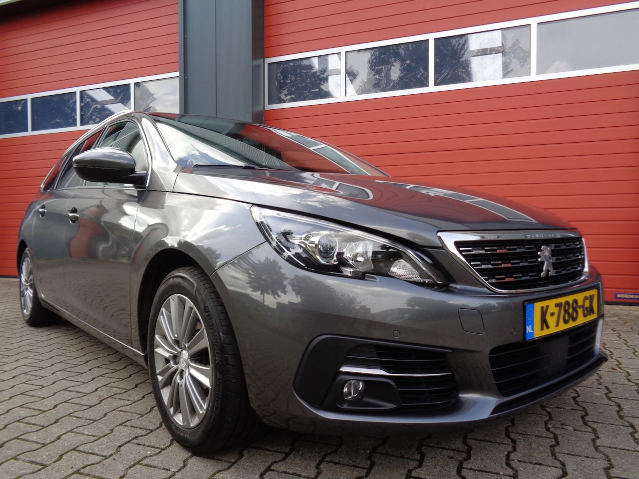 Peugeot 308 SW - 1.2 PureTech Blue Lease Premium 1.2 PureTech Blue Lease Premium,Camera,Panodak,Trekhaak! - AutoWereld.nl