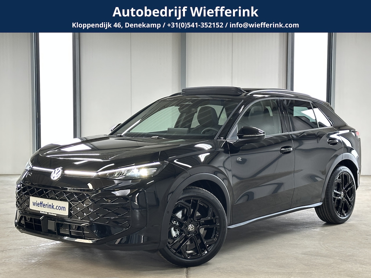 Volkswagen T-Roc - 1.5 eTsi R-Line First Edition | H&K | Trekhaak | Pano | Black-style | Licht-pakket (IQ.Lig - AutoWereld.nl