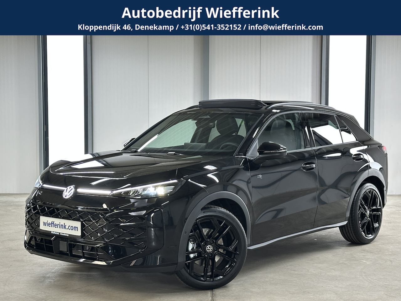 Volkswagen T-Roc - 1.5 eTsi R-Line First Edition | Trekhaak | Pano | Black-style | Licht-pakket (IQ.Light) - AutoWereld.nl