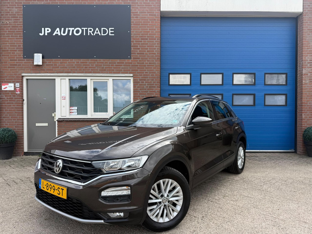 Volkswagen T-Roc - 1.0 TSI Style | Winterpack | Nav | Trekhaak - AutoWereld.nl
