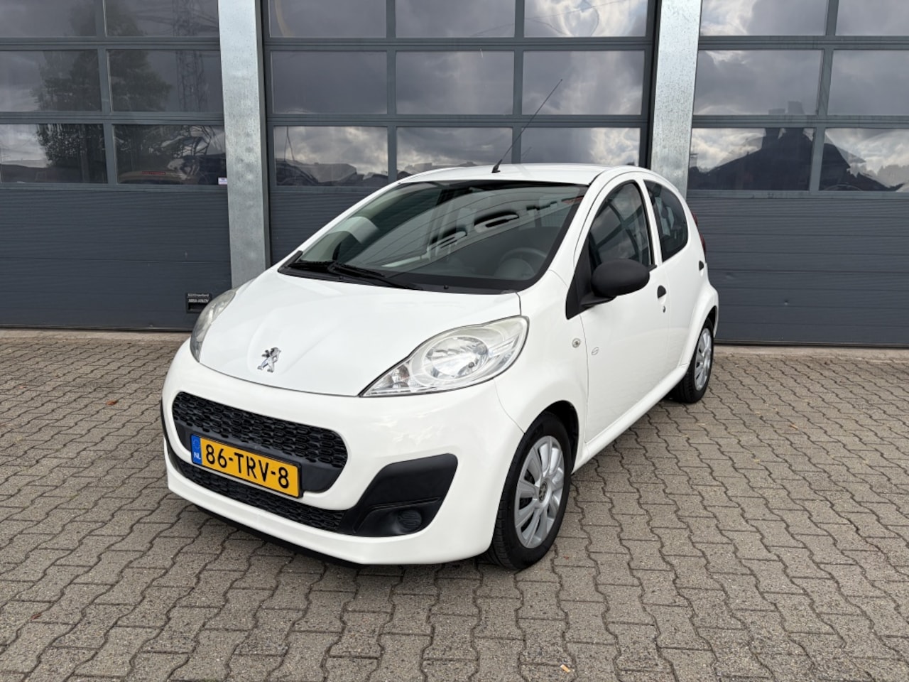 Peugeot 107 - 1.0 68pk 5-drs Access / Airco - AutoWereld.nl