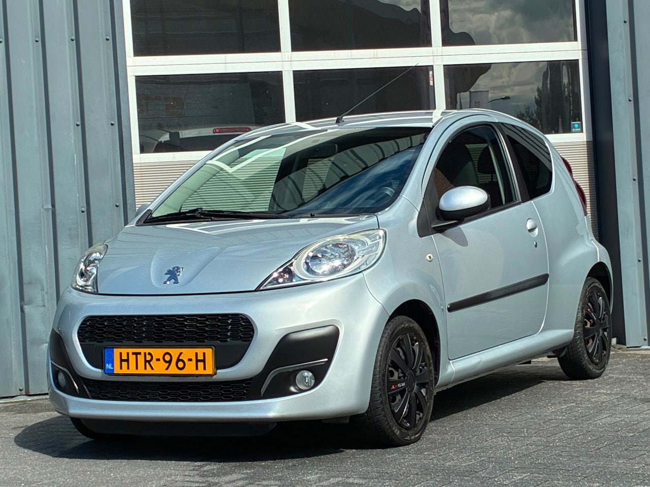 Peugeot 107 - 1.0 Active Airconditioning, Elektrische ramen, Goed onderhouden, Apk 09-2027! - AutoWereld.nl