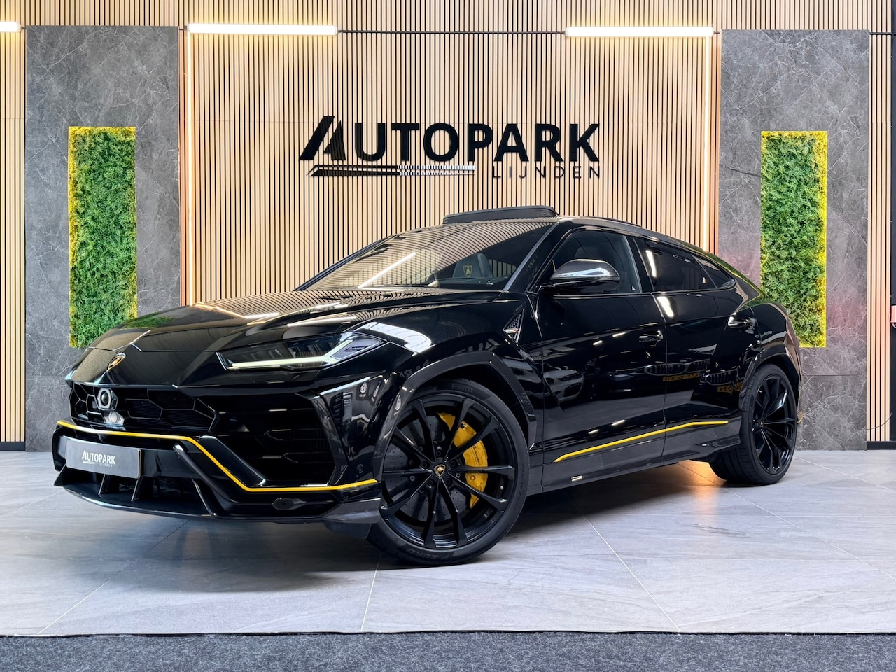 Lamborghini Urus - 4.0 V8 |PANO|AKRAPOVIC|B&O|MASSAGE|CERAMIC|HuD|CARBON|SOFTCLOSE|360 CAMERA|GARANTIE 03/202 - AutoWereld.nl