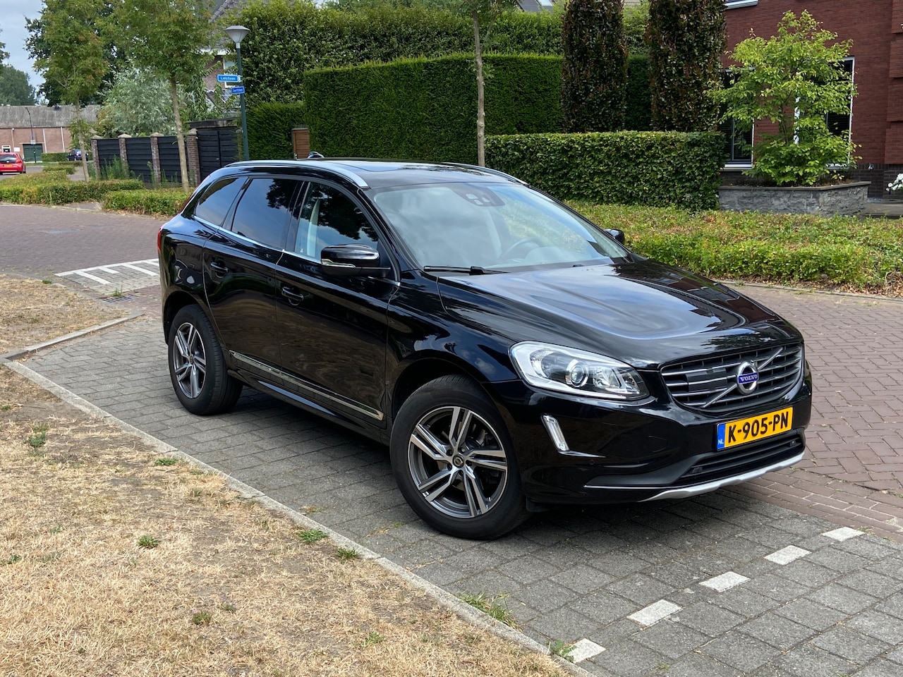 Volvo XC60 - 2.0 D4 FWD Polar+ panoramadak, elektrische stoelen, voorruit verwarming - AutoWereld.nl