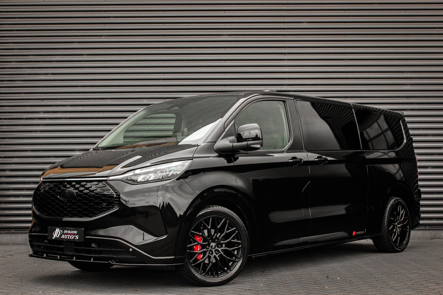 Ford E-Transit Cust. - 320 L2H1 Limited 71 kWh DC DUBBEL CABINE / JB- EDITON / CAMERA / 370KM RANGE / APPLE CARPL - AutoWereld.nl
