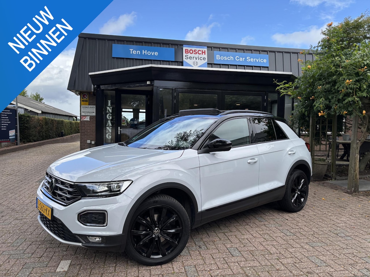 Volkswagen T-Roc - 1.5 TSI DSG Sport|BlackStyle|Pano|White-Silver Met - AutoWereld.nl