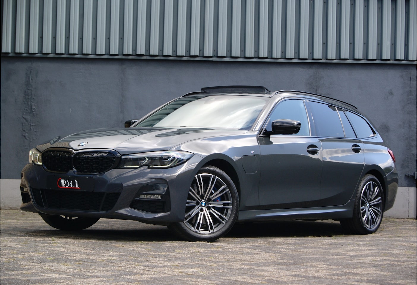 BMW 3-serie Touring - 330e 292PK High Ex. M-Sport Shadow Panoramadak/Laser/Carplay/Stuurverw./Afn.trekhk/Davitgr - AutoWereld.nl