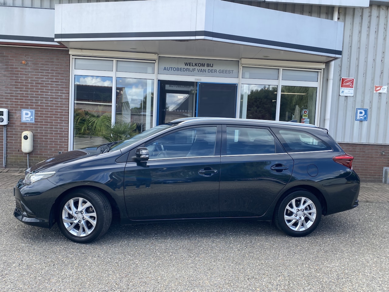 Toyota Auris Touring Sports - 1.2T 116 PK Aspiration Trekhaak DAB 1300 KG Trekgewicht - AutoWereld.nl