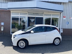 Toyota Aygo - 1.0 VVT-i x-play limited Afn. Trekhaak Android Auto Apple Carplay