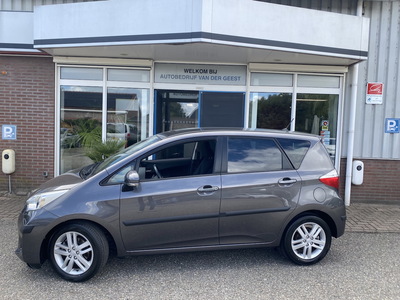 Toyota Verso S - 1.3 VVT-i Dynamic 1.3 VVT-i Dynamic - AutoWereld.nl
