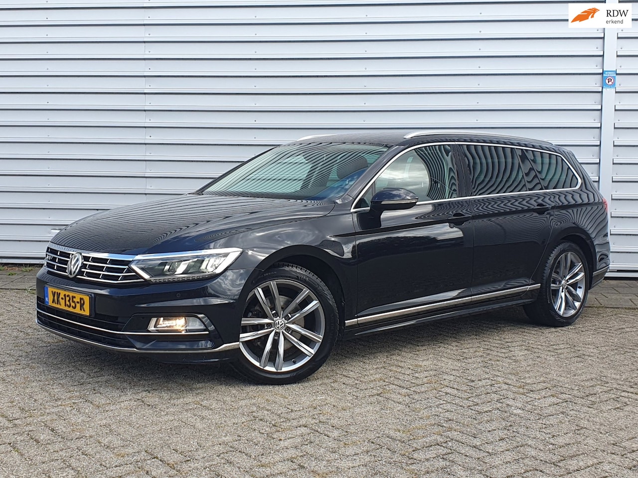 Volkswagen Passat Variant - 2.0 TDI R-Line Clima/Cruise/LM 18"/Leder - AutoWereld.nl
