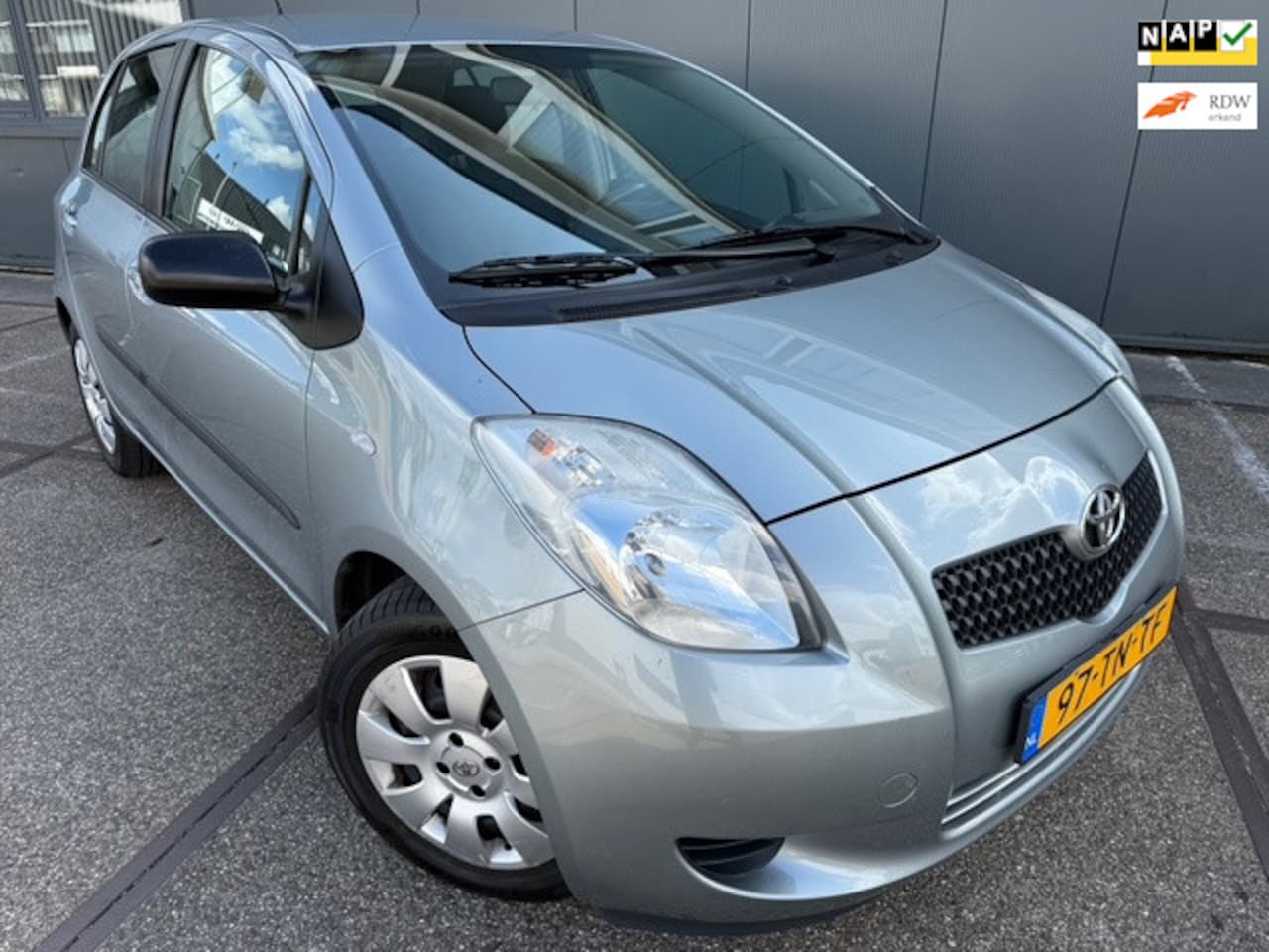 Toyota Yaris - 1.3 VVTi Sol MMT | Automaat |Nap | Apk | Airco | - AutoWereld.nl