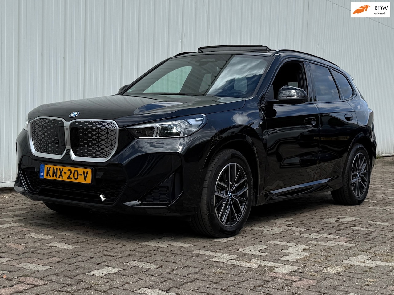 BMW iX1 - XDrive30 M-Sport PANO 360 H&K SoH 97 % - AutoWereld.nl