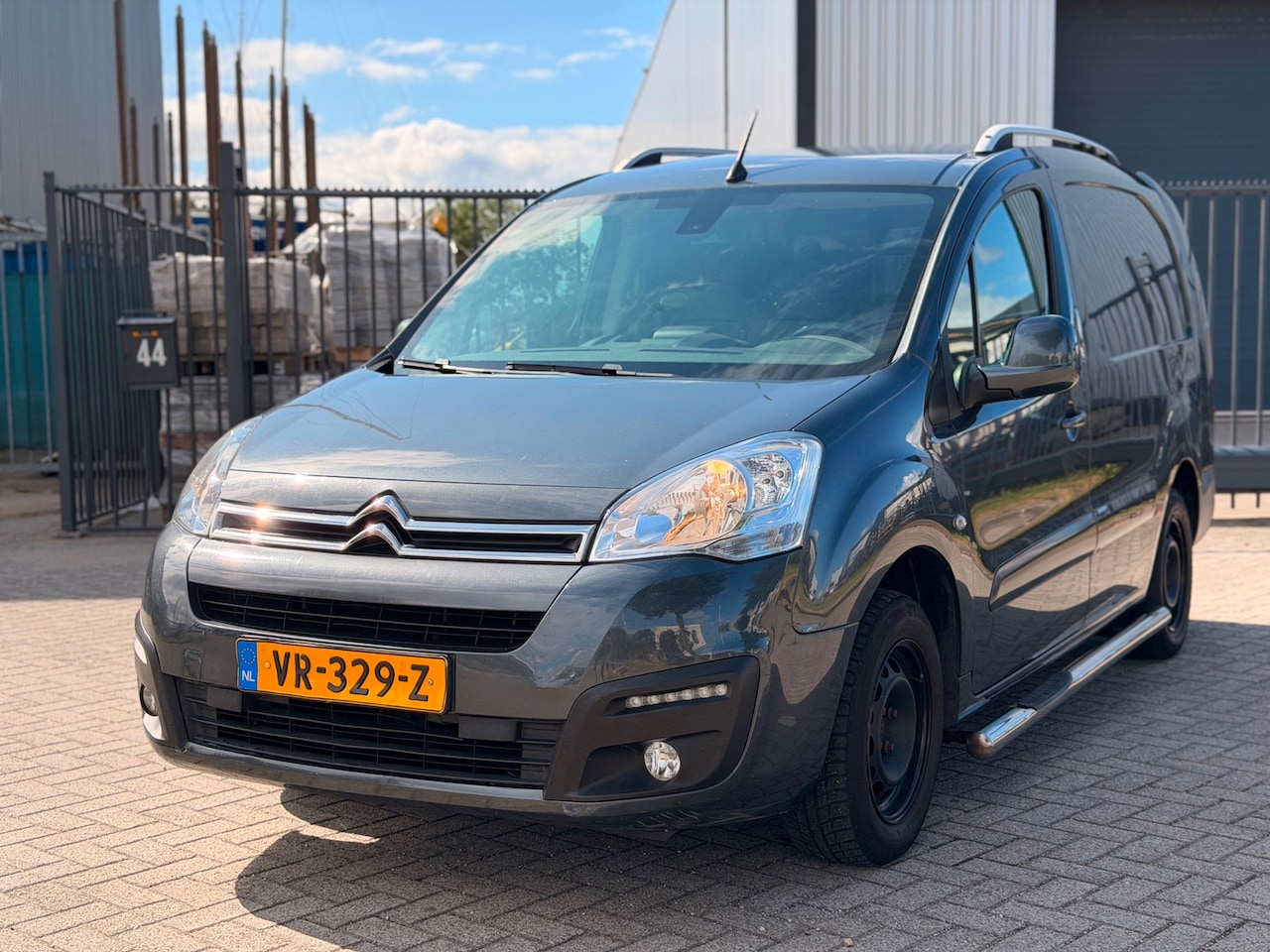 Citroën Berlingo XL - 1.6 BlueHDI 100 Business S&S Clima Navi - AutoWereld.nl