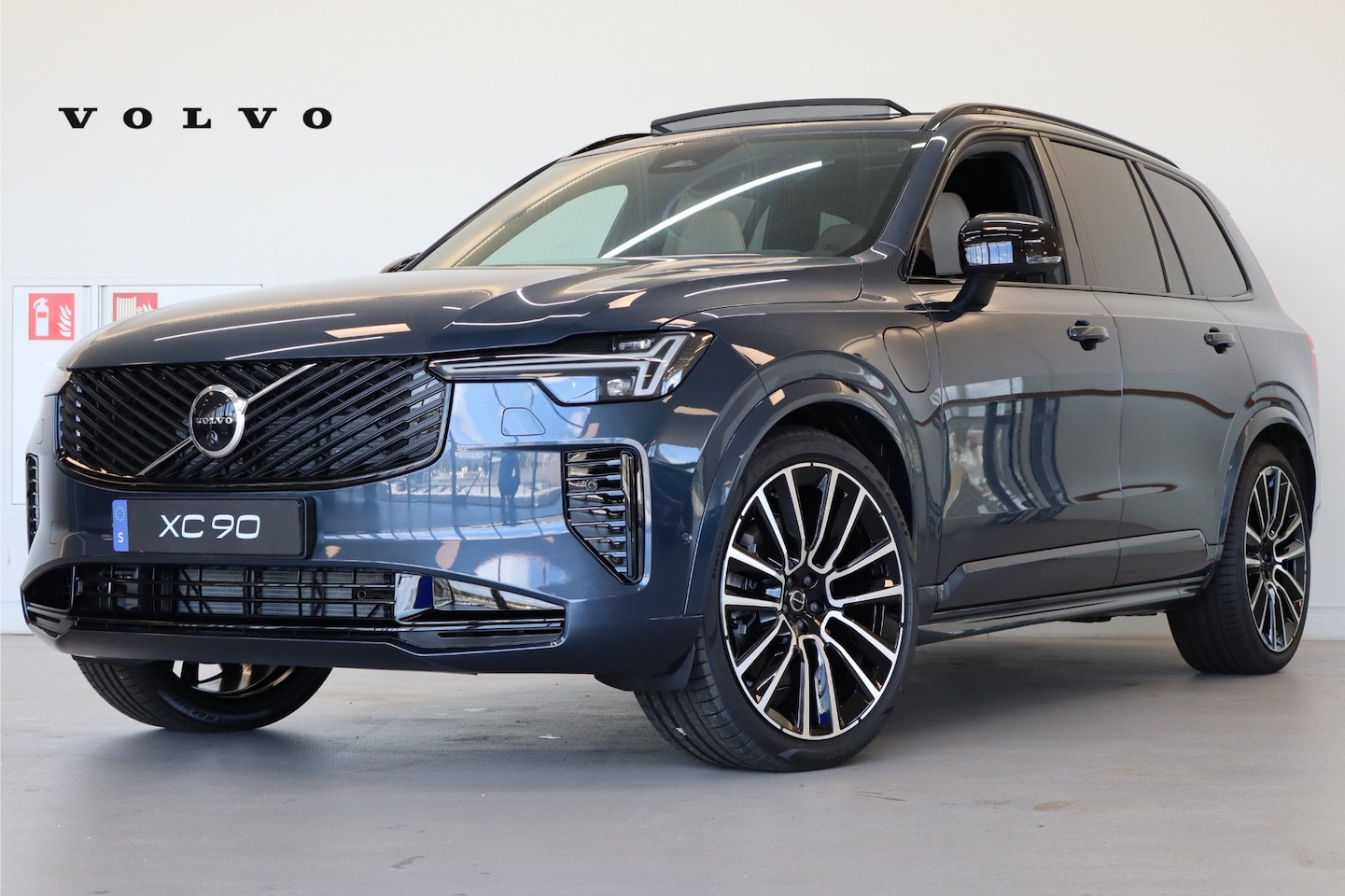 Volvo XC90 - T8 406PK AWD Ultra Dark Executive B&W | 22" | Luchtvering | Massage/ventilatie | Gelam. gl - AutoWereld.nl
