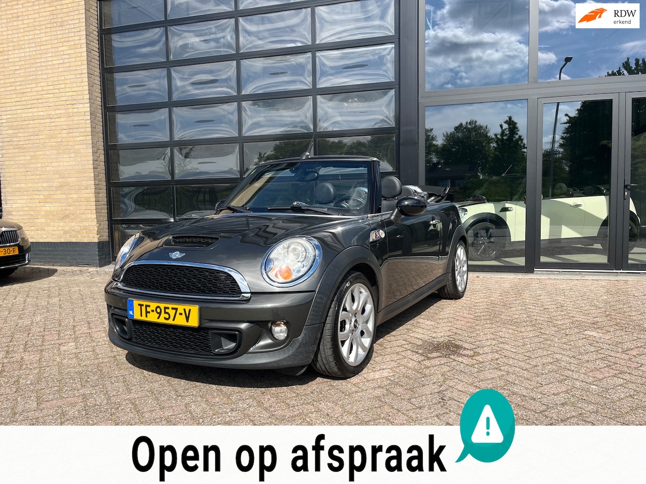 MINI Cabrio - Mini 1.6 Cooper S Chili, Leer, Navi , 184 pk ! - AutoWereld.nl