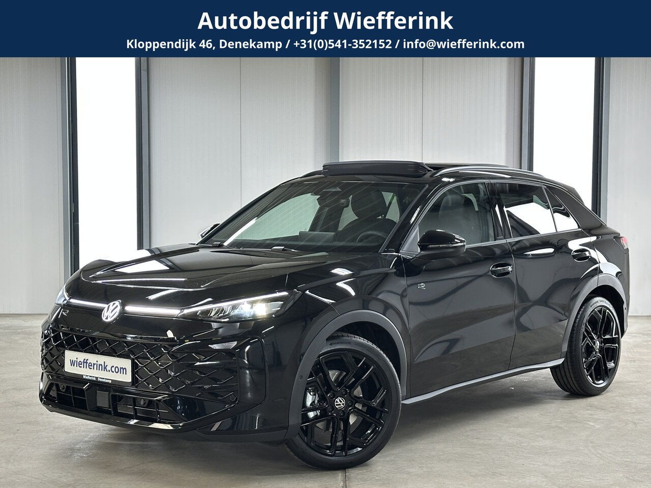 Volkswagen T-Roc - 1.5 eTsi R-Line First Edition | Trekhaak | Pano | Black-style | Licht-pakket (IQ.Light) - AutoWereld.nl
