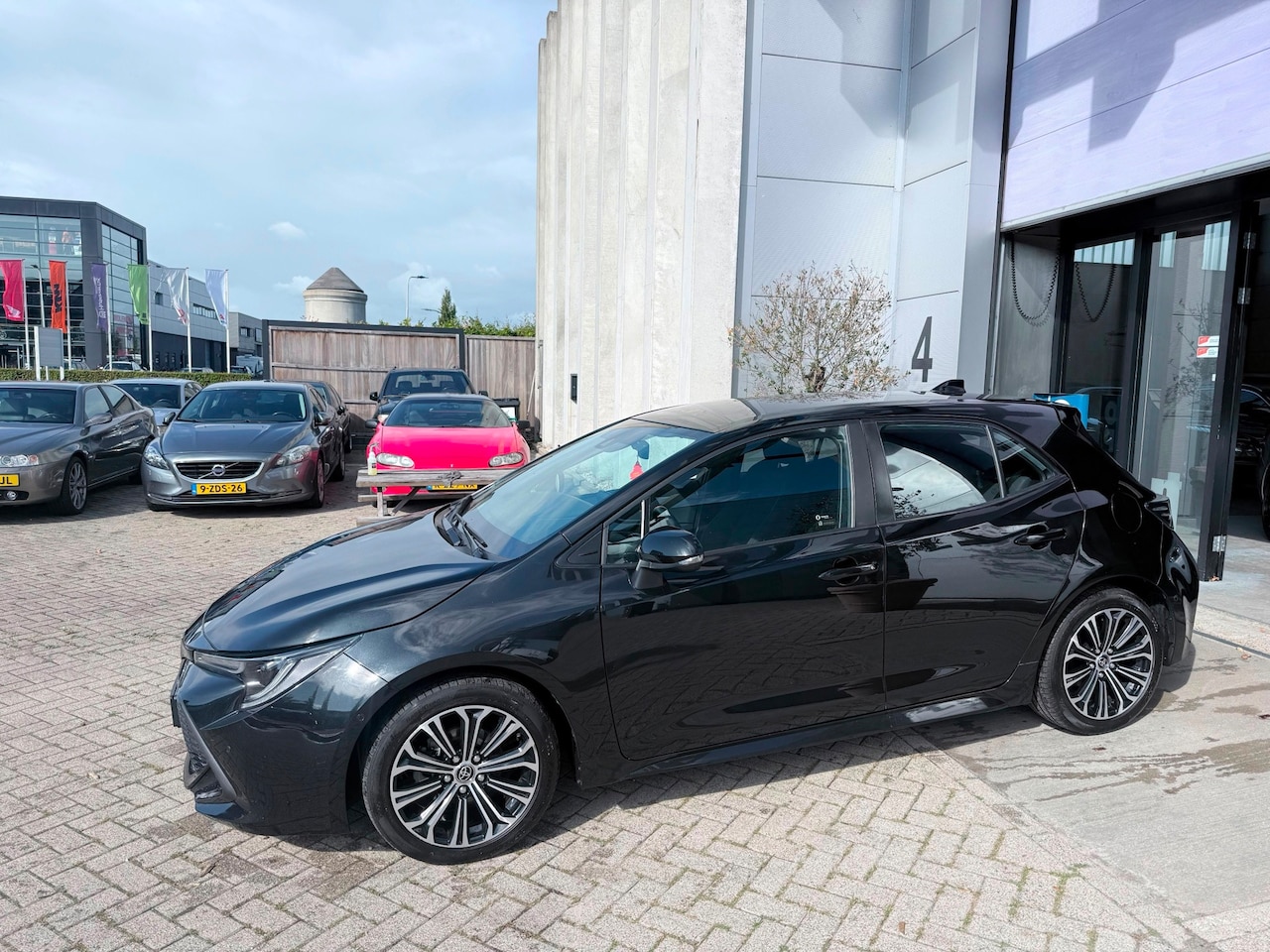 Toyota Corolla - 1.8 Hybrid Business Plus RIJK UITGERUST! INRUIL MOGELIJK! - AutoWereld.nl