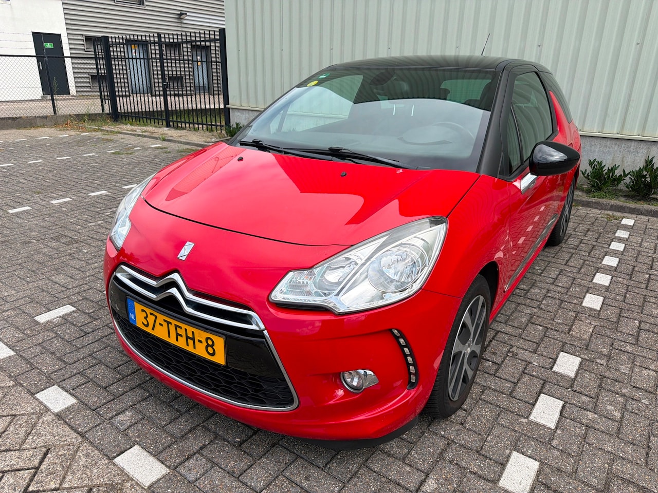 Citroën DS3 - 1.6 e-HDi So Chic|NAP|Navi|Clima - AutoWereld.nl