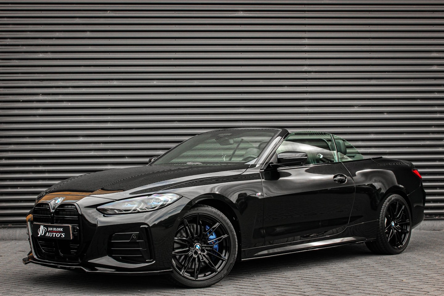BMW 4-serie Cabrio - M440i xDrive High Executive 374PK / STUURVERWARMING / FULL BLACK / 19'' WHEELS / FULL OPTI - AutoWereld.nl
