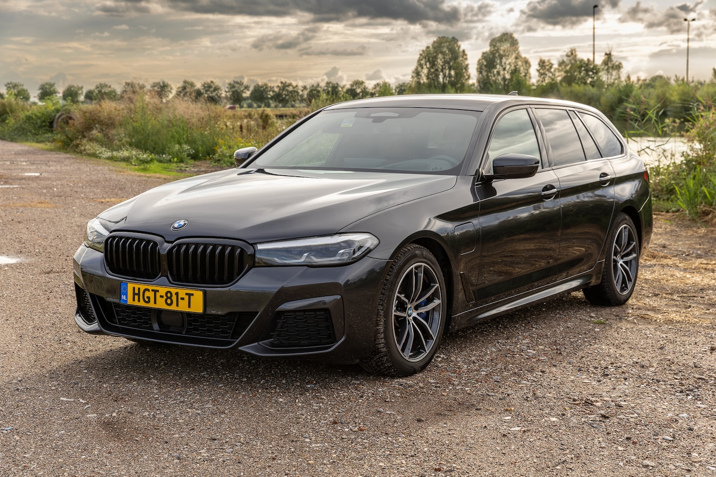 BMW 5-serie Touring - 530e xDrive Business Edition Plus M Sportpakket | Cognac leder | Comfortstoelen | Live Cockpit Professional | 292PK - AutoWereld.nl