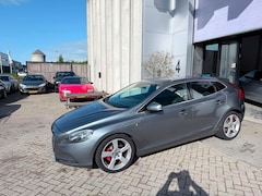 Volvo V40 - 1.6 D2 Momentum ZEER NETTE AUTO RIJDT EN SCHAKELT GOED