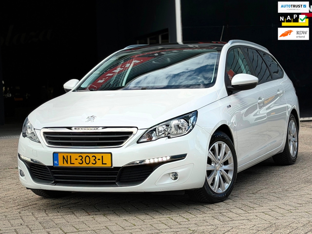 Peugeot 308 SW - 1.2 PureTech Style PANO/NAVI/PDC/CRUISE | NETTE AUTO ! - AutoWereld.nl