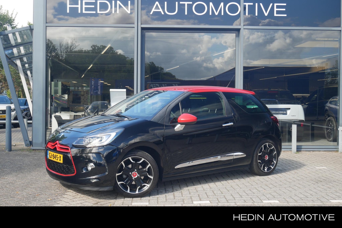 DS 3 - 1.2 110PK So Red | Navigatie | Camera | Climate Control | Cruise Control | Sportstoelen | - AutoWereld.nl