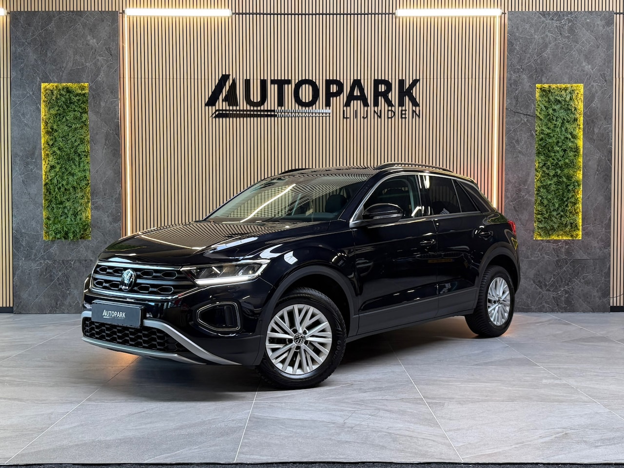 Volkswagen T-Roc - 1.5 TSI Life AUTOMAAT|LED|DEALER ONDERHOUDEN|STOELVERWARMING|APK|2023| - AutoWereld.nl