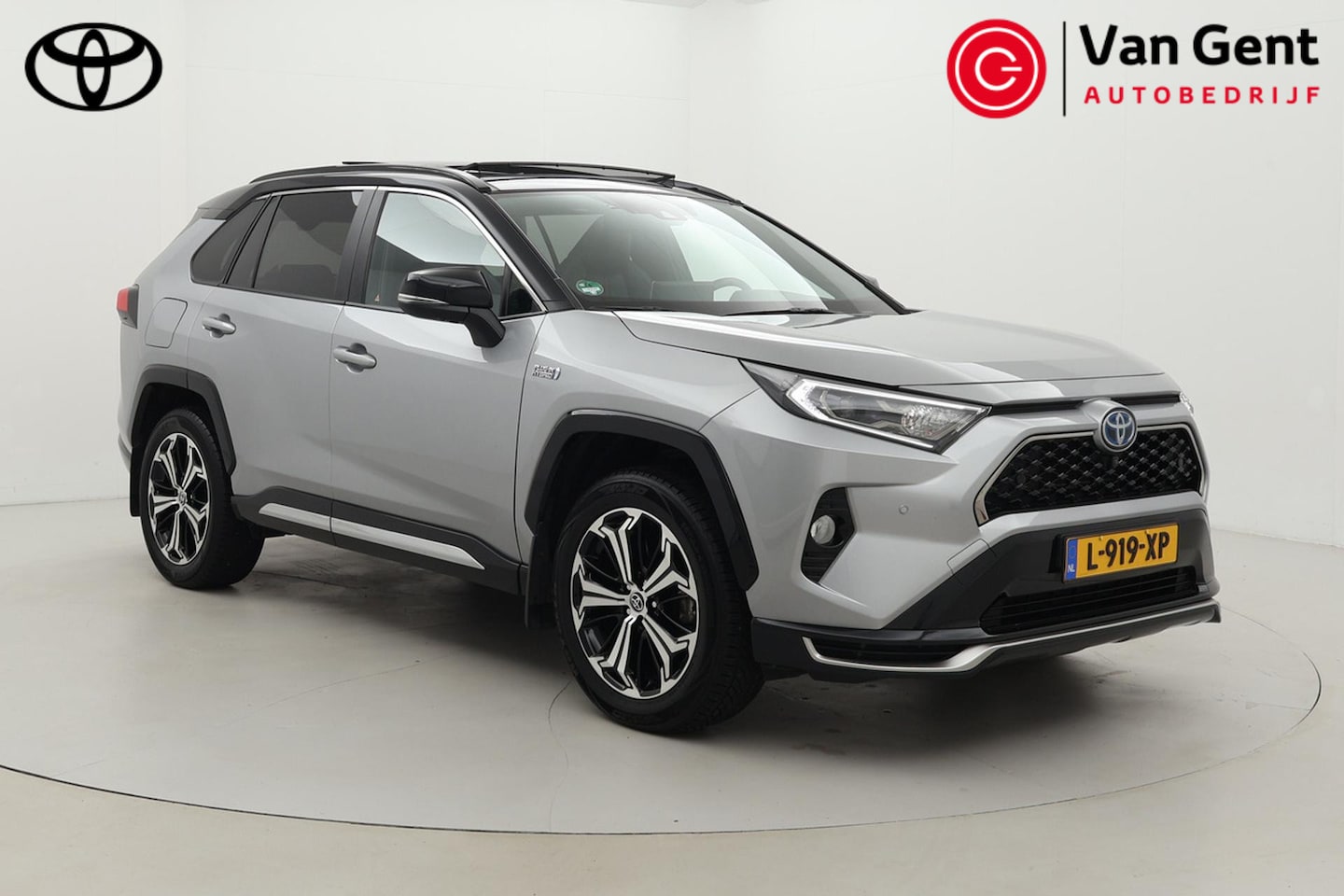 Toyota RAV4 - 2.5 Plug-in Hybrid AWD Bi-Tone Plus | Panoramadak | Trekhaak | Navigatie | Apple Carplay / - AutoWereld.nl