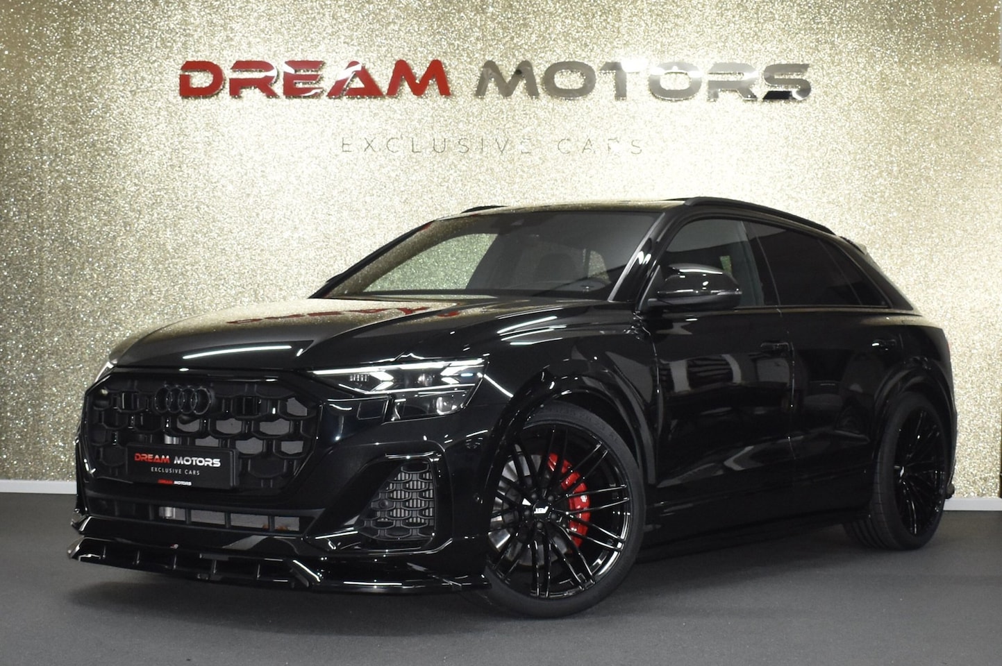 Audi Q8 - 60 TFSI e Quattro S-Line Competition 490pk | AKRAPOVIC | ACHTERASBESTURING - AutoWereld.nl