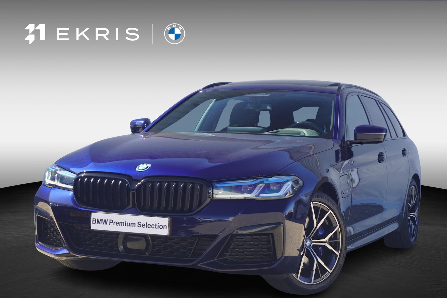 BMW 5-serie Touring - 530e xDrive M Sport Pro | Trekhaak | Panoramadak | Harman Kardon | Head-up | Adaptief onde - AutoWereld.nl