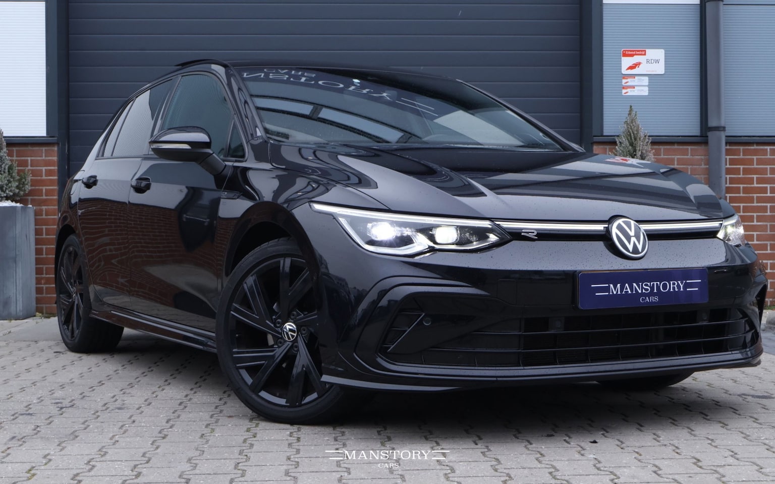 Volkswagen Golf - 1.5 eTSI R-line |Pano | Automaat | Stoelver - AutoWereld.nl