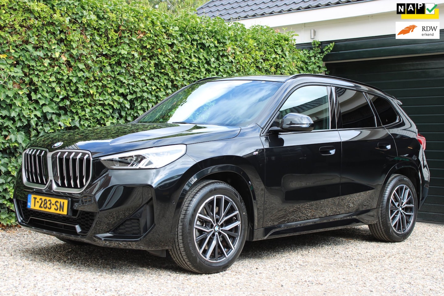 BMW X1 - SDrive20i | M-pakket | Carplay | Navi | Achteruitrijcamera | BTW - AutoWereld.nl