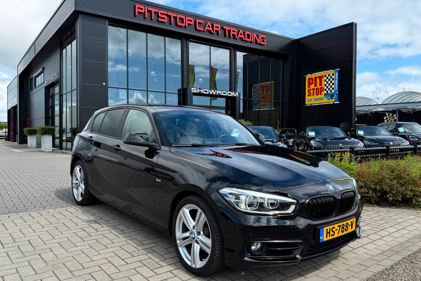 BMW 1-serie - 118i Corporate Lease Sport 118i Corporate Lease Sport, Stoelverw, Navi, Leder, M, PDC Voor & Achter - AutoWereld.nl