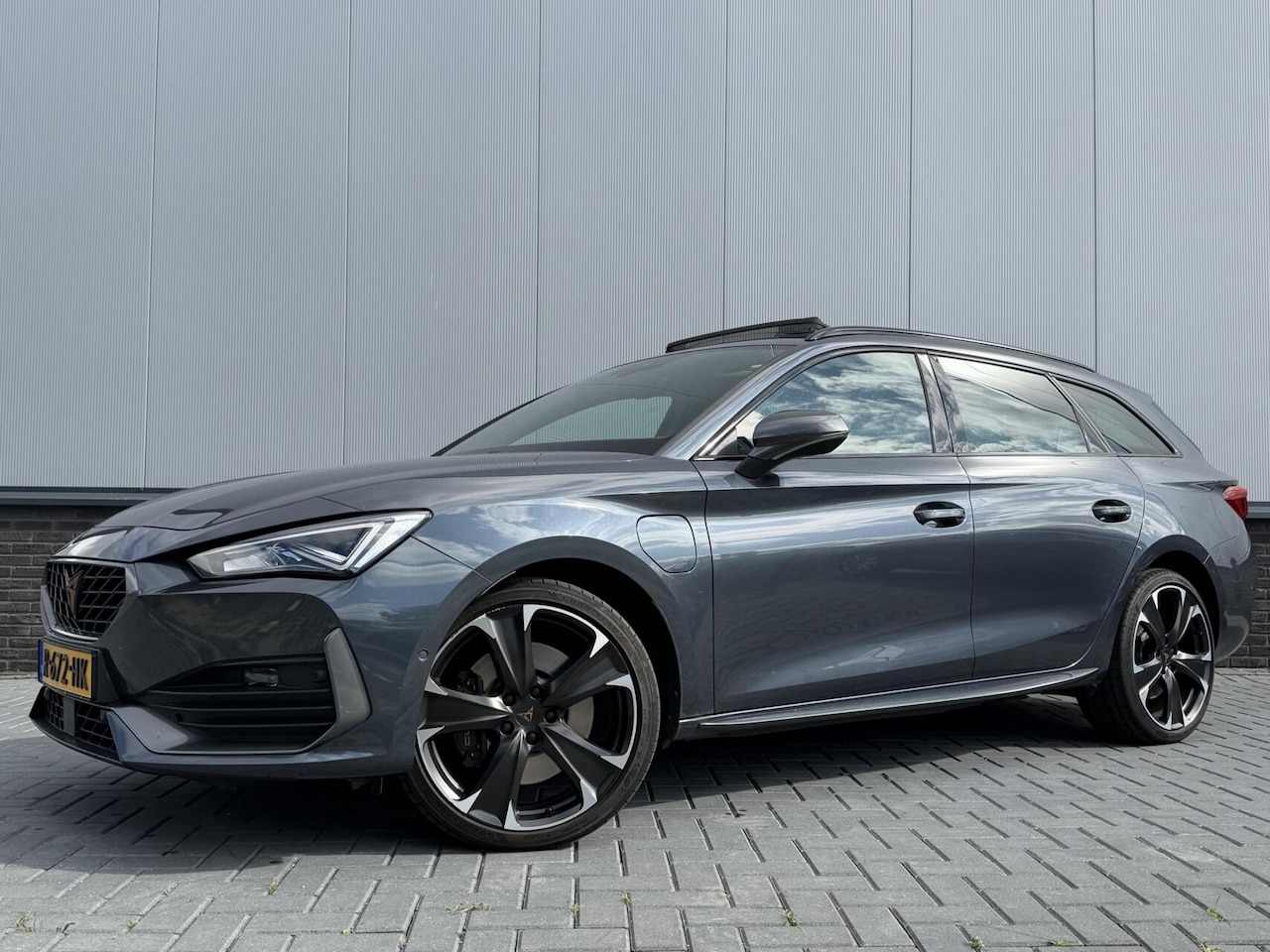 SEAT Leon Sportstourer - 1.4 TSI eHybrid PHEV VZ Performance|PANO - AutoWereld.nl