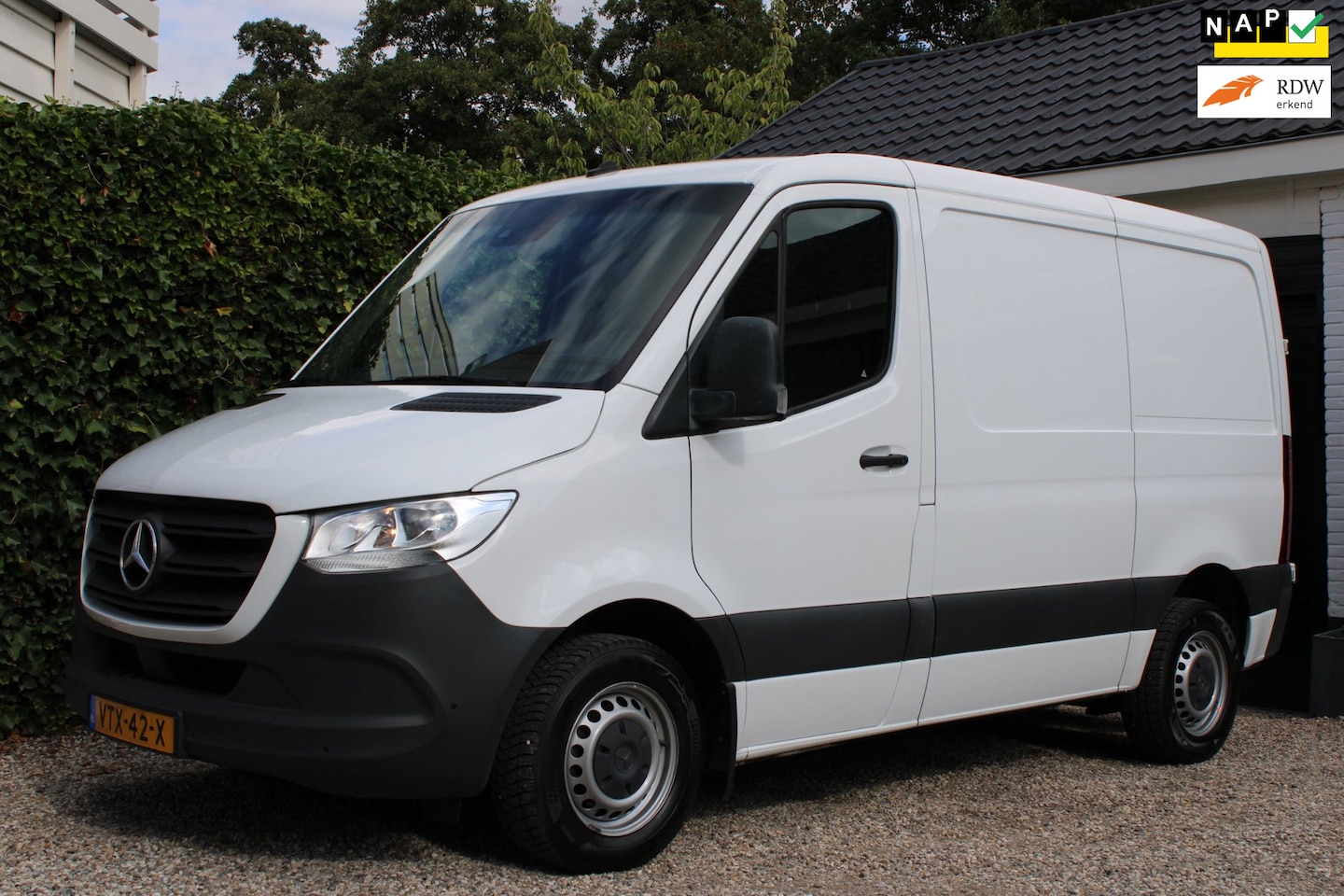 Mercedes-Benz Sprinter - 211 1.9 CDI L1H2 FWD | EX BTW | Automaat | Carplay | Navi | Achteruitrijcamera - AutoWereld.nl