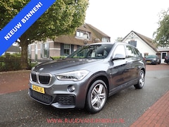BMW X1 - sDrive20i M-PAKKET / CAMERA / PANODAK / SPORTSTOELEN / BLUETOOTH