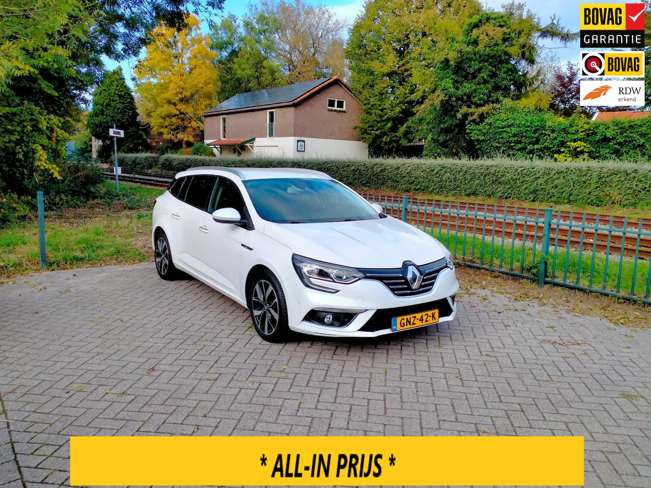 Renault Mégane Estate - 1.3 TCe Bose AUTOMAAT Navi trekhaak pack winter ALLINPRIJS - AutoWereld.nl