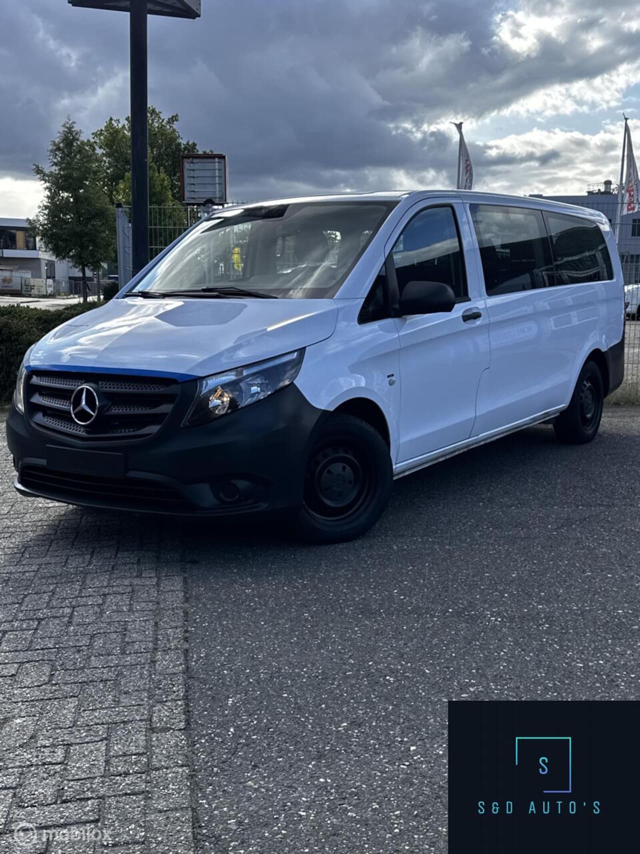 Mercedes-Benz Vito Tourer - 109 BlueTEC Base Extra Lang / 9 pers. - AutoWereld.nl
