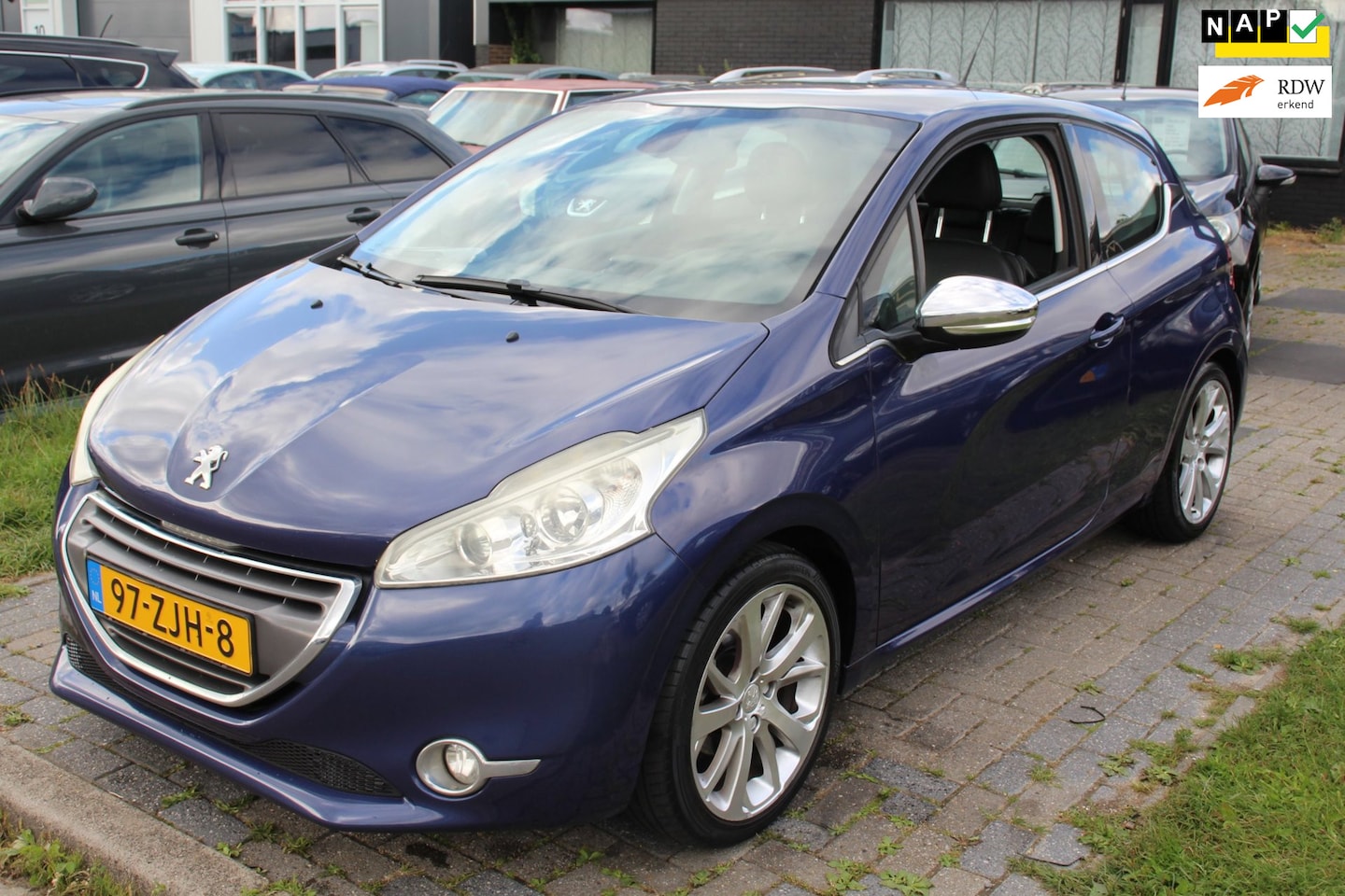 Peugeot 208 - 1.6 VTi Allure 120PK NAV Leder/stof 19"LMV Climate Cruise Dealer onderhouden van Mossel NA - AutoWereld.nl