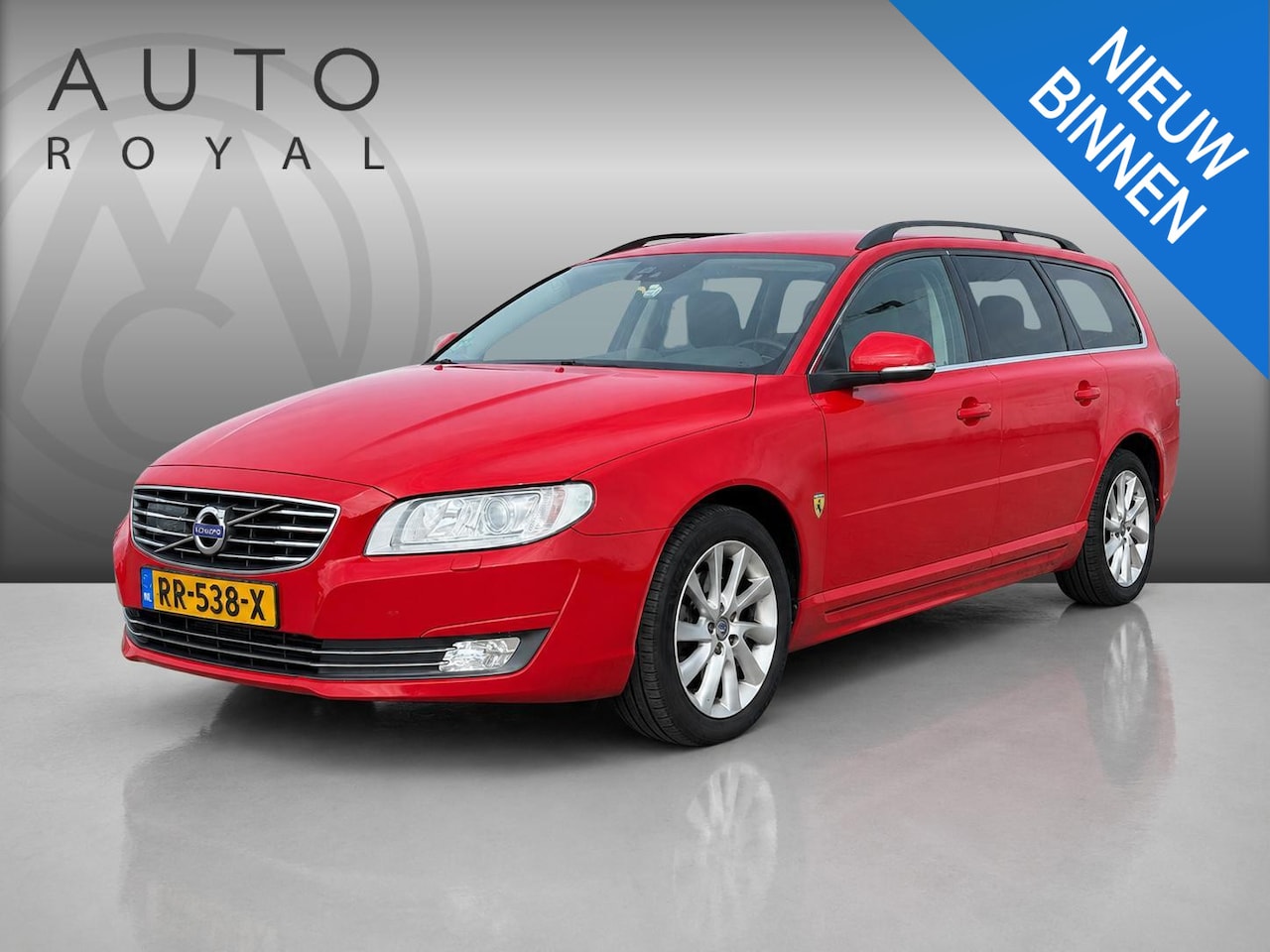 Volvo V70 - 2.0 D4 Summum | LEDER | CAMERA | TREKHAAK | STOELVERWARMING | STUURVERWARMING | NAVIGATIE - AutoWereld.nl